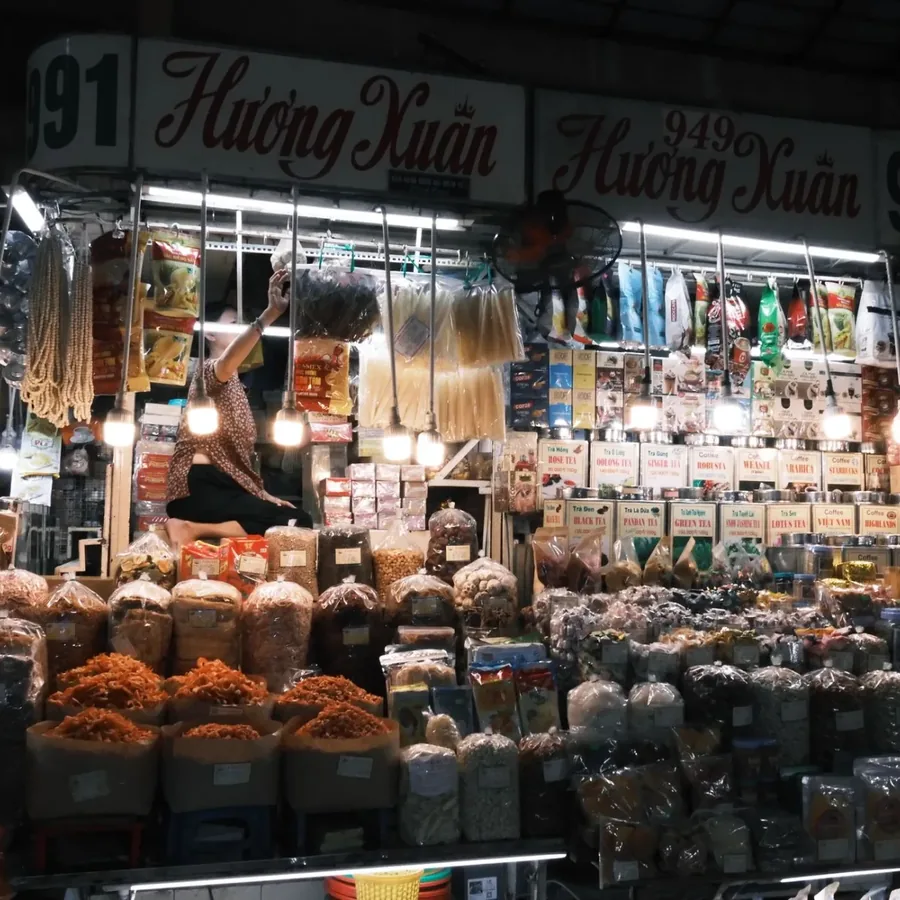 Ly cà phê sữa đá buổi sáng